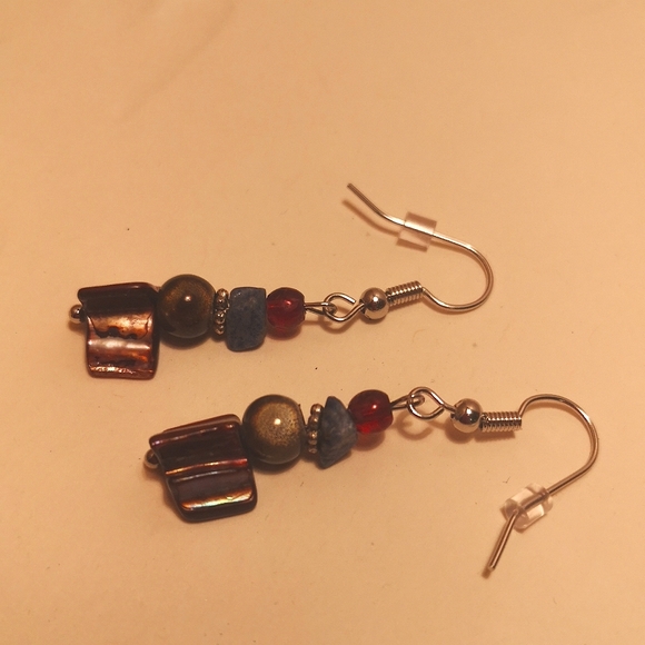 Mother of pearl and Lapis beaded earrings and necklace set - Picture 3 of 7